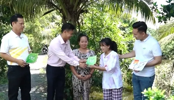 Cặp lá yêu thương: Những bàn tay thương - Ảnh 3. Cặp lá yêu thương: Những bàn tay thương - Ảnh 3.