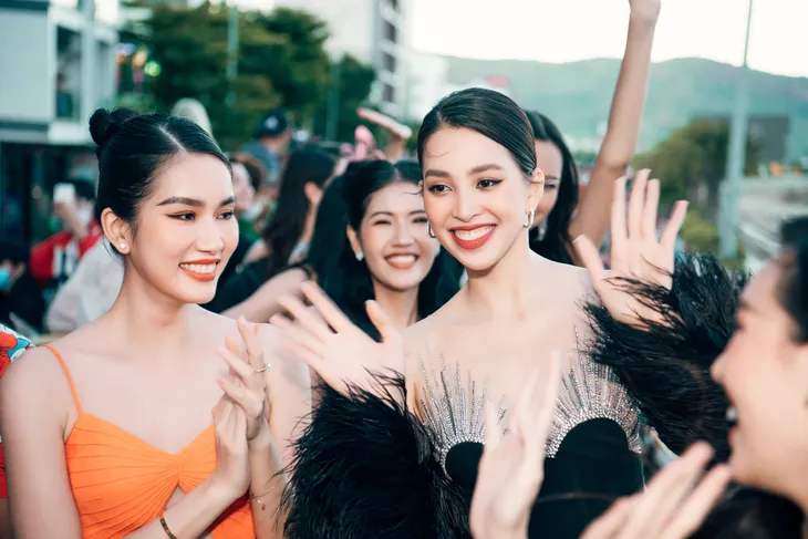 Thí sinh Miss World Vietnam 2022 trình diễn trong trang phục carnival - Ảnh 2. Thí sinh Miss World Vietnam 2022 trình diễn trong trang phục carnival - Ảnh 2.