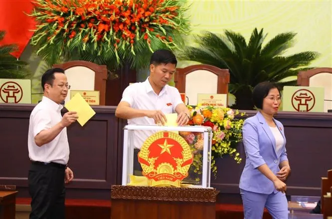 Ông Trần Sỹ Thanh được bầu làm Chủ tịch UBND TP Hà Nội - Ảnh 1. Ông Trần Sỹ Thanh được bầu làm Chủ tịch UBND TP Hà Nội - Ảnh 1.