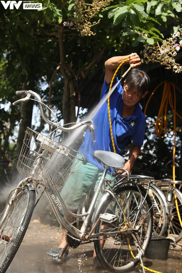Thợ sửa xe tái chế xe đạp tặng trẻ em nghèo - Ảnh 5. Thợ sửa xe tái chế xe đạp tặng trẻ em nghèo - Ảnh 5.