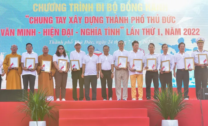 NovaGroup đi bộ đồng hành cùng chương trình Chung tay xây dựng thành phố Thủ Đức - Ảnh 2. NovaGroup đi bộ đồng hành cùng chương trình Chung tay xây dựng thành phố Thủ Đức - Ảnh 2.