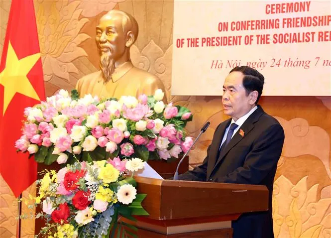 Trao tặng nguyên Tổng Thư ký IPU Huân chương hữu nghị - Ảnh 1. Trao tặng nguyên Tổng Thư ký IPU Huân chương hữu nghị - Ảnh 1.