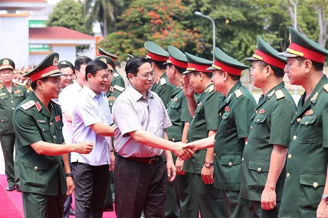 Xây dựng khu vực phòng thủ vững mạnh, góp phần xây dựng nền kinh tế độc lập, tự chủ, hội nhập - Ảnh 2.