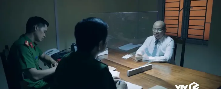 Đấu trí – Tập 6: Bị Đại tá Giang gán tội, Tuấn “nháy” nhanh trí dùng vaccine lấp liếm - Ảnh 4. Đấu trí – Tập 6: Bị Đại tá Giang gán tội, Tuấn “nháy” nhanh trí dùng vaccine lấp liếm - Ảnh 4.