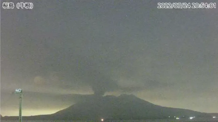 Núi lửa Sakurajima phun trào, Nhật Bản kích hoạt cảnh báo mức cao nhất - Ảnh 1. Núi lửa Sakurajima phun trào, Nhật Bản kích hoạt cảnh báo mức cao nhất - Ảnh 1.