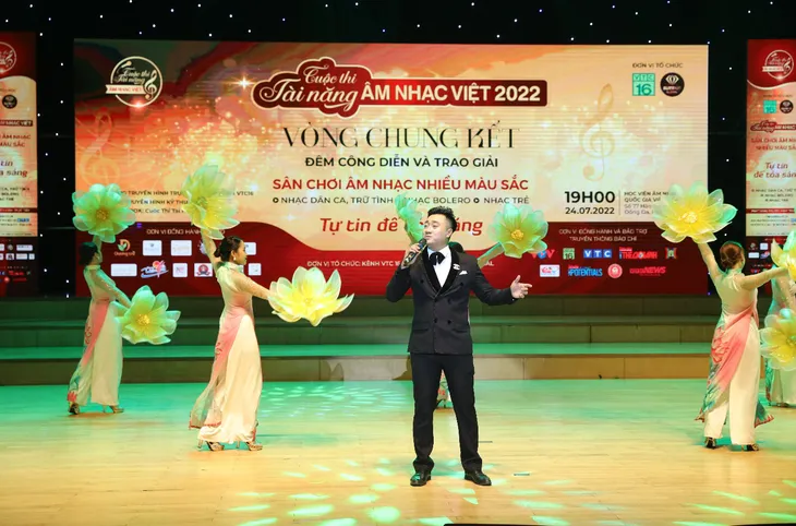 Quán quân cuộc thi Tài năng âm nhạc Việt lộ diện - Ảnh 2. Quán quân cuộc thi Tài năng âm nhạc Việt lộ diện - Ảnh 2.