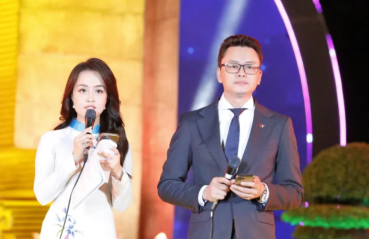 Tổng duyệt cầu truyền hình Khúc tráng ca hòa bình: Tái hiện những thời khắc hào hùng, xúc động - Ảnh 2. Tổng duyệt cầu truyền hình Khúc tráng ca hòa bình: Tái hiện những thời khắc hào hùng, xúc động - Ảnh 2.