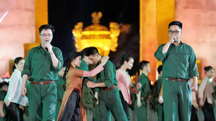 Tổng duyệt cầu truyền hình Khúc tráng ca hòa bình: Tái hiện những thời khắc hào hùng, xúc động - Ảnh 7. Tổng duyệt cầu truyền hình Khúc tráng ca hòa bình: Tái hiện những thời khắc hào hùng, xúc động - Ảnh 7.