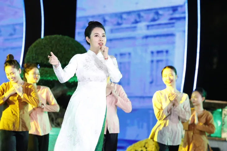 Tổng duyệt cầu truyền hình Khúc tráng ca hòa bình: Tái hiện những thời khắc hào hùng, xúc động - Ảnh 9. Tổng duyệt cầu truyền hình Khúc tráng ca hòa bình: Tái hiện những thời khắc hào hùng, xúc động - Ảnh 9.