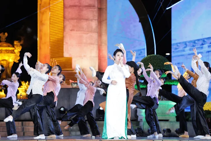 Tổng duyệt cầu truyền hình Khúc tráng ca hòa bình: Tái hiện những thời khắc hào hùng, xúc động - Ảnh 10. Tổng duyệt cầu truyền hình Khúc tráng ca hòa bình: Tái hiện những thời khắc hào hùng, xúc động - Ảnh 10.