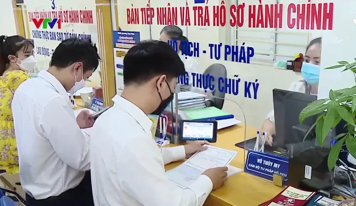 Hà Nội triển khai 5 thủ tục hành chính trả kết quả ngay tại chỗ - Ảnh 1. Hà Nội triển khai 5 thủ tục hành chính trả kết quả ngay tại chỗ - Ảnh 1.