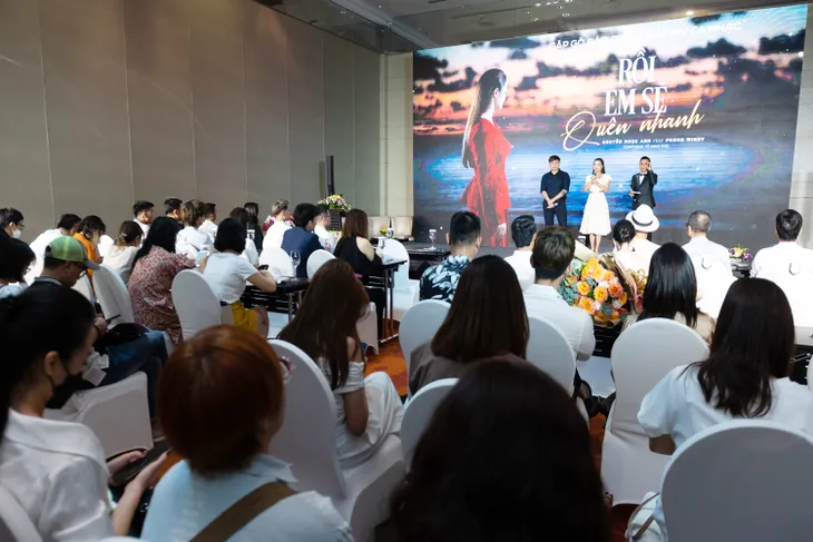 Sao Mai Nguyễn Ngọc Anh ra mắt MV mới, công bố làm liveshow tại Quảng Ninh - Ảnh 1. Sao Mai Nguyễn Ngọc Anh ra mắt MV mới, công bố làm liveshow tại Quảng Ninh - Ảnh 1.