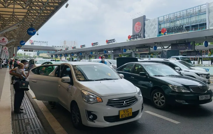 Triển khai các phương án giảm ùn tắc tại sân bay Tân Sơn Nhất - Ảnh 1. Triển khai các phương án giảm ùn tắc tại sân bay Tân Sơn Nhất - Ảnh 1.