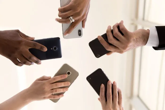 Nhu cầu mua sắm điện thoại mới ngày càng giảm - Ảnh 1. Nhu cầu mua sắm điện thoại mới ngày càng giảm - Ảnh 1.