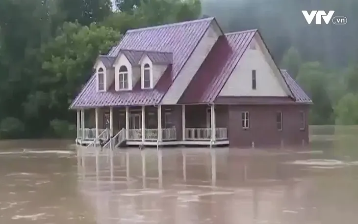 Lũ lụt kỷ lục ở bang Kentucky, Tổng thống Mỹ ban bố tình trạng thảm họa - Ảnh 2. Lũ lụt kỷ lục ở bang Kentucky, Tổng thống Mỹ ban bố tình trạng thảm họa - Ảnh 2.