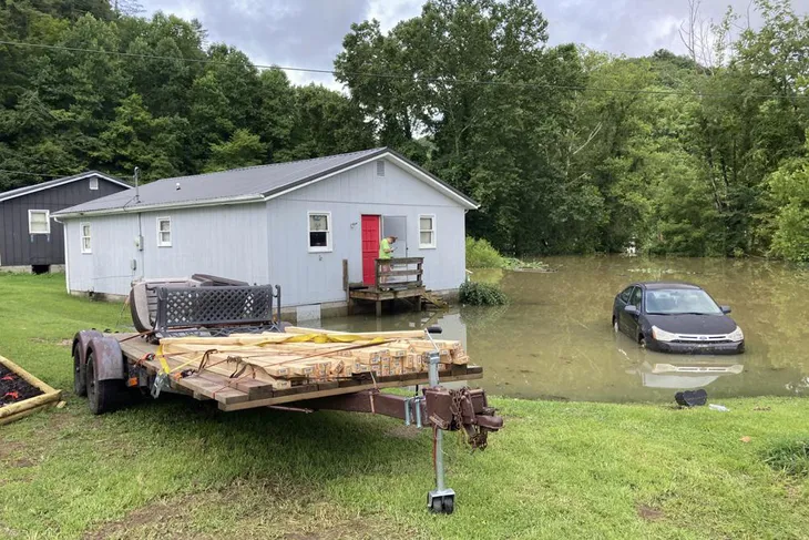 Số nạn nhân tử vong trong trận lũ lụt nghiêm trọng ở Kentucky tăng lên 25 người - Ảnh 8. Số nạn nhân tử vong trong trận lũ lụt nghiêm trọng ở Kentucky tăng lên 25 người - Ảnh 8.