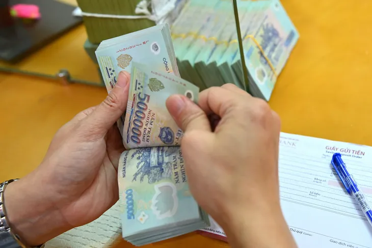 Ngân hàng vào cuộc đua tăng lãi suất, gửi tiền ở đâu nhận lãi cao nhất? - Ảnh 4. Ngân hàng vào cuộc đua tăng lãi suất, gửi tiền ở đâu nhận lãi cao nhất? - Ảnh 4.