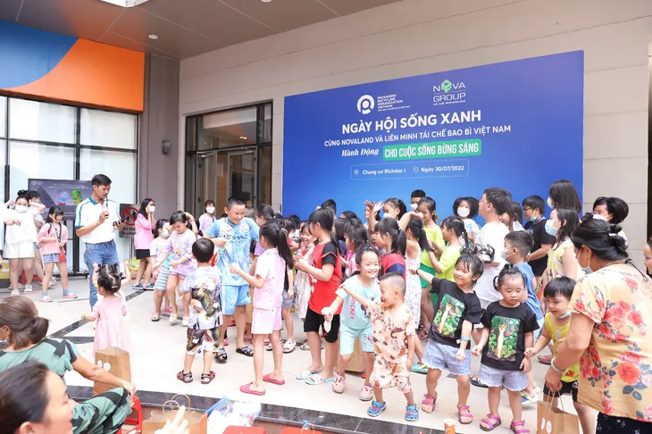 NovaGroup tiếp nối chương trình phân loại và thu gom rác thải tái chế tại nguồn - Ảnh 9. NovaGroup tiếp nối chương trình phân loại và thu gom rác thải tái chế tại nguồn - Ảnh 9.