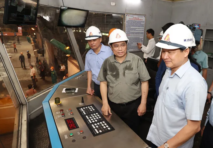 Thủ tướng Phạm Minh Chính khảo sát dự án mở rộng Nhà máy Gang thép Thái Nguyên - Ảnh 2. Thủ tướng Phạm Minh Chính khảo sát dự án mở rộng Nhà máy Gang thép Thái Nguyên - Ảnh 2.