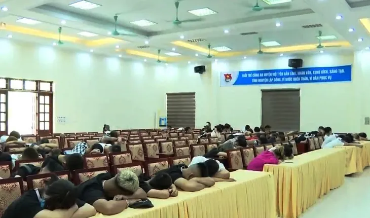 Gần 100 thanh niên dương tính với chất ma túy tại quán cà phê ca nhạc - Ảnh 2. Gần 100 thanh niên dương tính với chất ma túy tại quán cà phê ca nhạc - Ảnh 2.