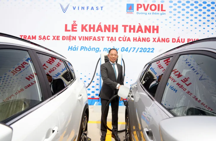 Khánh thành trạm sạc xe điện VinFast đầu tiên tại cửa hàng xăng dầu PVOIL - Ảnh 1. Khánh thành trạm sạc xe điện VinFast đầu tiên tại cửa hàng xăng dầu PVOIL - Ảnh 1.