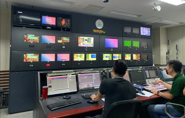 Phương Nga để mặt mộc, cực tươi bên cạnh Tuấn Tú trong hậu trường - Ảnh 2. Phương Nga để mặt mộc, cực tươi bên cạnh Tuấn Tú trong hậu trường - Ảnh 2.