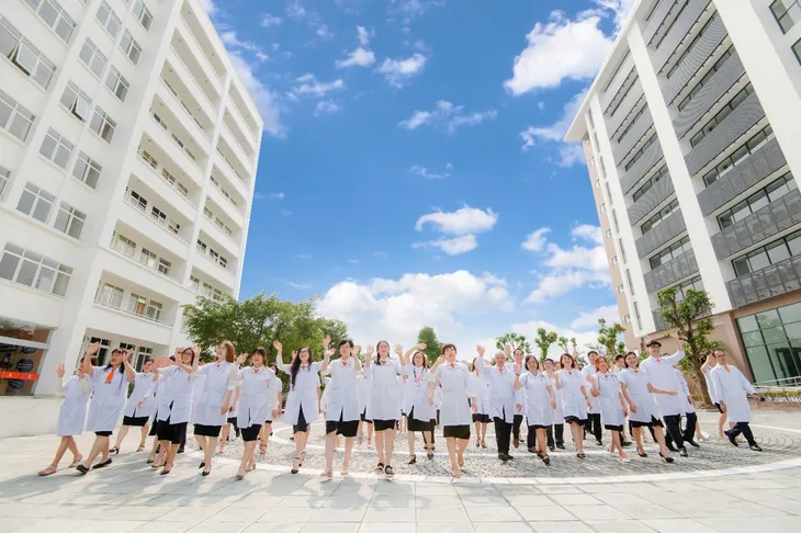 Trước kỳ thi THPT, thí sinh ồ ạt xét tuyển học bạ - Ảnh 1. Trước kỳ thi THPT, thí sinh ồ ạt xét tuyển học bạ - Ảnh 1.
