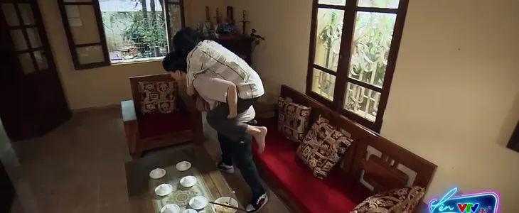 Lối nhỏ vào đời -Tập 19: Ông Thành cấp cứu, 2 con vẫn nhởn nhơ gây sự - Ảnh 2. Lối nhỏ vào đời -Tập 19: Ông Thành cấp cứu, 2 con vẫn nhởn nhơ gây sự - Ảnh 2.