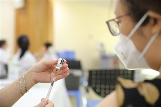 Tăng cường giám sát biến thể phụ BA.4, BA.5 và các bệnh truyền nhiễm nguy hiểm - Ảnh 1. Tăng cường giám sát biến thể phụ BA.4, BA.5 và các bệnh truyền nhiễm nguy hiểm - Ảnh 1.