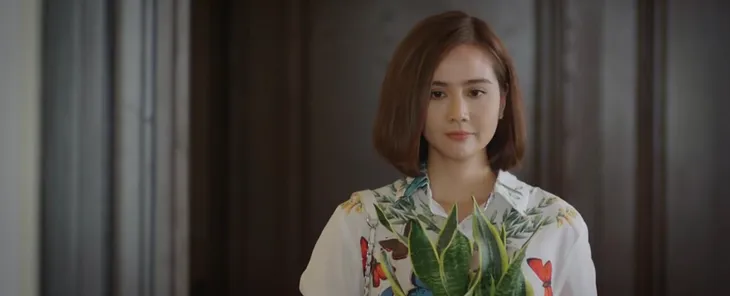 Thương ngày nắng về 2 - Tập 41: Ông Long đột quỵ, Duy trở lại chèo lái Hoàng Kim - Ảnh 7. Thương ngày nắng về 2 - Tập 41: Ông Long đột quỵ, Duy trở lại chèo lái Hoàng Kim - Ảnh 7.