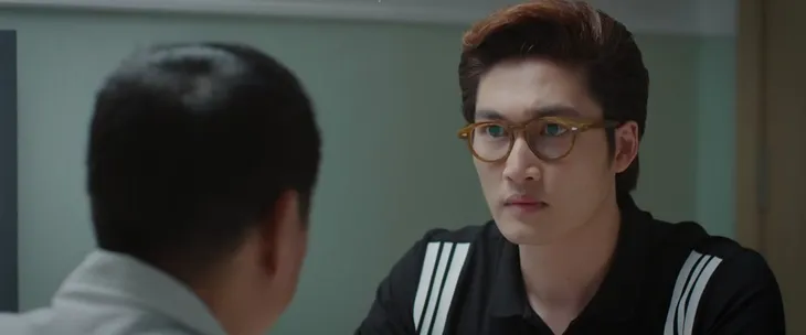 Thương ngày nắng về 2 - Tập 41: Ông Long đột quỵ, Duy trở lại chèo lái Hoàng Kim - Ảnh 6. Thương ngày nắng về 2 - Tập 41: Ông Long đột quỵ, Duy trở lại chèo lái Hoàng Kim - Ảnh 6.