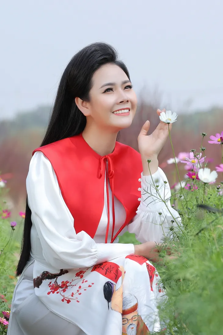 Ca sĩ Lương Nguyệt Anh được báo mộng trước đêm thi chung kết Sao Mai - Ảnh 2. Ca sĩ Lương Nguyệt Anh được báo mộng trước đêm thi chung kết Sao Mai - Ảnh 2.