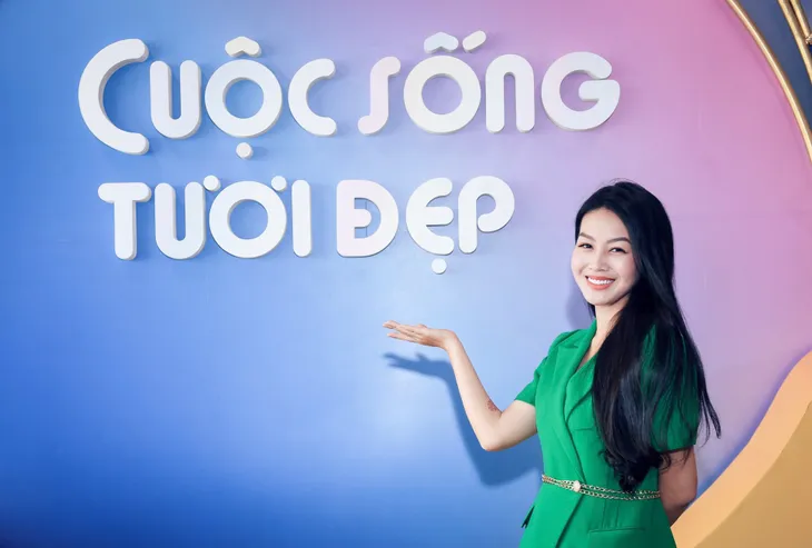 Hình ảnh một BTV Hồng Nhung rất khác trên sóng truyền hình - Ảnh 1. Hình ảnh một BTV Hồng Nhung rất khác trên sóng truyền hình - Ảnh 1.