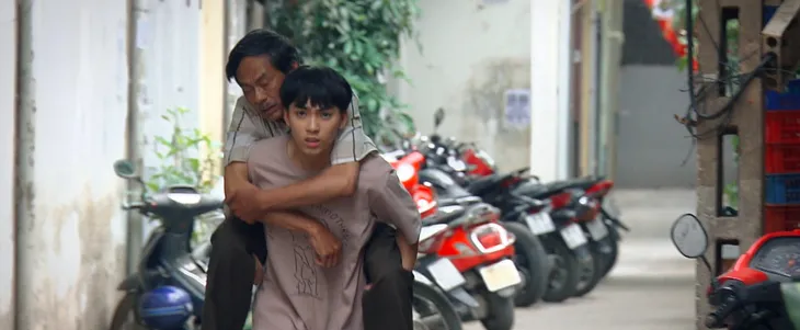 Lối nhỏ vào đời - Tập 19: Dũng làm việc tốt nhưng bị cả bố và 2 con ông Thành nghi ngờ - Ảnh 7.
