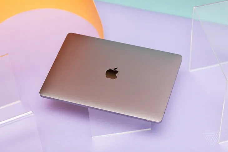 MacBook Pro M2 mở bán tại Việt Nam - Ảnh 1. MacBook Pro M2 mở bán tại Việt Nam - Ảnh 1.