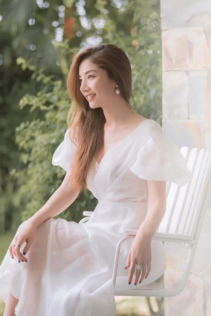 Thương ngày nắng về: Mẹ kế trẻ đẹp bất ngờ, sánh đôi bên Duy - Ảnh 1. Thương ngày nắng về: Mẹ kế trẻ đẹp bất ngờ, sánh đôi bên Duy - Ảnh 1.