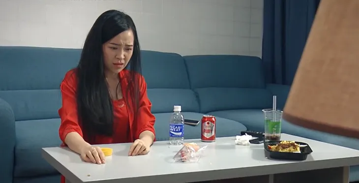 Lối nhỏ vào đời - Tập 20: Thảo dụ người yêu cũ hợp tác lừa ông Hoàng - Ảnh 5. Lối nhỏ vào đời - Tập 20: Thảo dụ người yêu cũ hợp tác lừa ông Hoàng - Ảnh 5.
