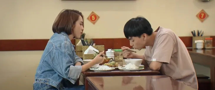 Lối nhỏ vào đời - Tập 19: Dũng làm việc tốt nhưng bị cả bố và 2 con ông Thành nghi ngờ - Ảnh 22.