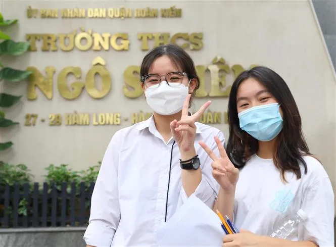 Thí sinh Hà Nội hoàn thành môn thi Ngữ văn, đề thi không có yếu tố bất ngờ - Ảnh 26. Thí sinh Hà Nội hoàn thành môn thi Ngữ văn, đề thi không có yếu tố bất ngờ - Ảnh 26.