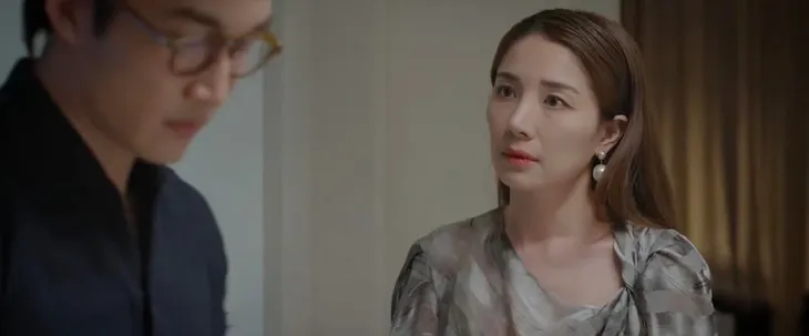 Thương ngày nắng về: Mẹ kế trẻ đẹp bất ngờ, sánh đôi bên Duy - Ảnh 4. Thương ngày nắng về: Mẹ kế trẻ đẹp bất ngờ, sánh đôi bên Duy - Ảnh 4.