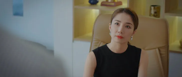 Thương ngày nắng về: Mẹ kế trẻ đẹp bất ngờ, sánh đôi bên Duy - Ảnh 8. Thương ngày nắng về: Mẹ kế trẻ đẹp bất ngờ, sánh đôi bên Duy - Ảnh 8.