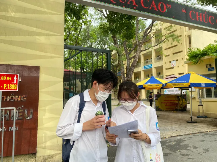 Thi tốt nghiệp THPT 2022: Chờ đợi “cơn mưa điểm cao môn tiếng Anh - Ảnh 3. Thi tốt nghiệp THPT 2022: Chờ đợi “cơn mưa điểm cao môn tiếng Anh - Ảnh 3.