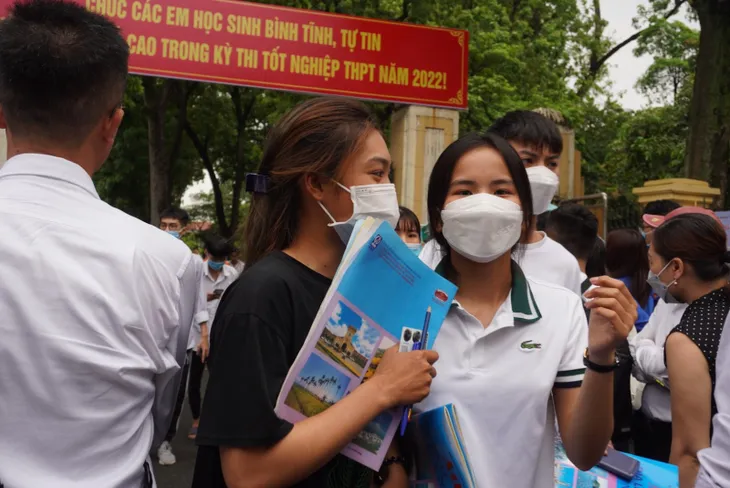 Kỳ thi tốt nghiệp THPT 2022: Đề thi tổ hợp không khó - Ảnh 8. Kỳ thi tốt nghiệp THPT 2022: Đề thi tổ hợp không khó - Ảnh 8.