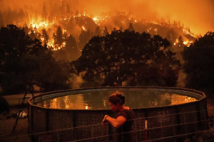 Cháy rừng bùng phát nhanh ở Bắc California, hàng nghìn cư dân phải sơ tán - Ảnh 3. Cháy rừng bùng phát nhanh ở Bắc California, hàng nghìn cư dân phải sơ tán - Ảnh 3.