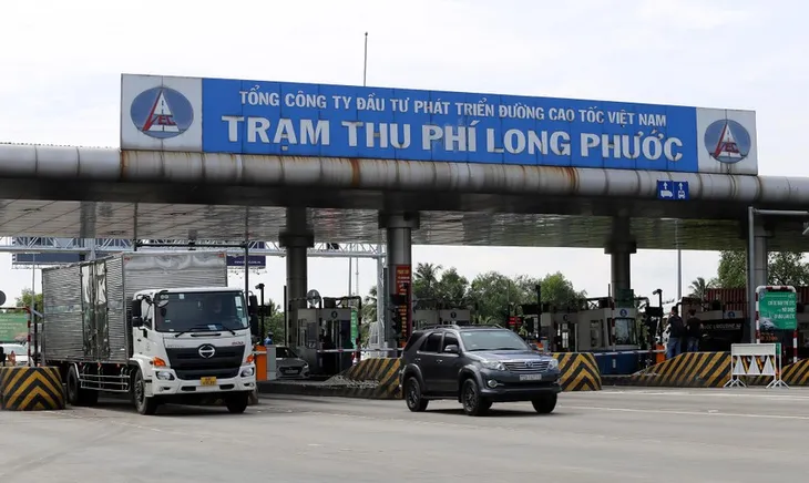 Thông thoáng trong ngày đầu thu phí không dừng trên cao tốc - Ảnh 3. Thông thoáng trong ngày đầu thu phí không dừng trên cao tốc - Ảnh 3.