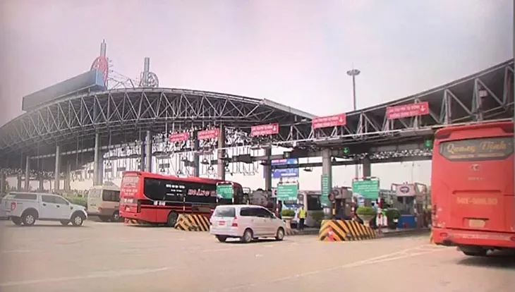 Thông thoáng trong ngày đầu thu phí không dừng trên cao tốc - Ảnh 4. Thông thoáng trong ngày đầu thu phí không dừng trên cao tốc - Ảnh 4.