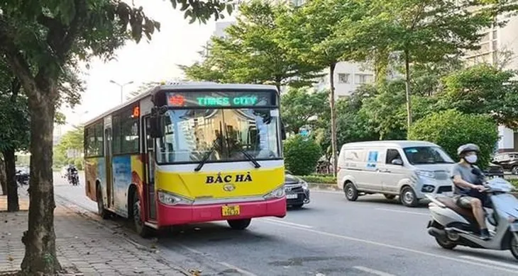 Hà Nội chốt đơn vị thay thế vận hành 5 tuyến xe bus từ 1/8 - Ảnh 1. Hà Nội chốt đơn vị thay thế vận hành 5 tuyến xe bus từ 1/8 - Ảnh 1.