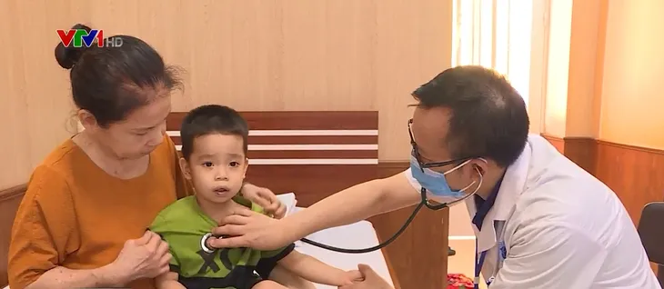 Hải Phòng: Gia tăng bệnh nhi mắc viêm phổi trong mùa hè - Ảnh 1.