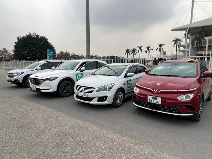 Tại sao tài xế nên đăng ký chạy taxi thương quyền của các doanh nghiệp? - Ảnh 1. Tại sao tài xế nên đăng ký chạy taxi thương quyền của các doanh nghiệp? - Ảnh 1.