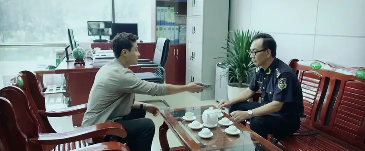 Đấu trí - Tập 16: “Bảo kê” cho Thịnh Gia buôn lậu, Chi cục trưởng Chi cục Hải quan vẫn “né” được công an - Ảnh 9. Đấu trí - Tập 16: “Bảo kê” cho Thịnh Gia buôn lậu, Chi cục trưởng Chi cục Hải quan vẫn “né” được công an - Ảnh 9.
